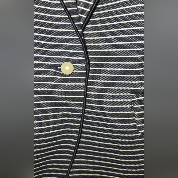 Ann taylor size 4 blazers made in Indonesia. - Picture 5 of 7